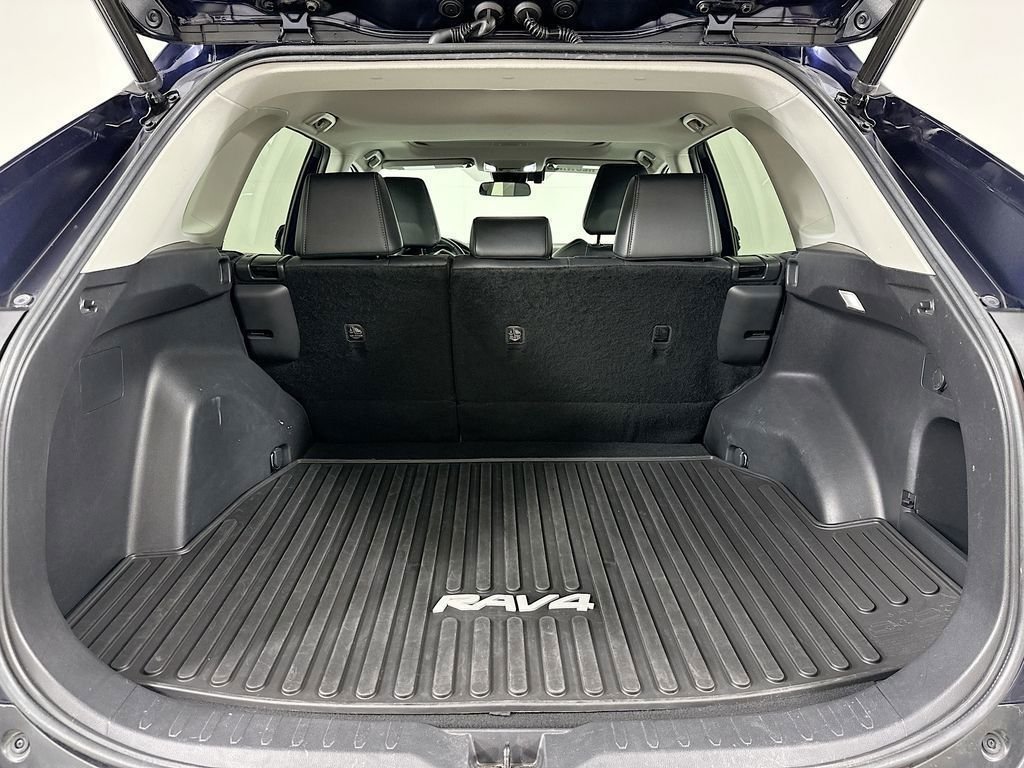 Used 2022 Blue Toyota XLE Premium image 6