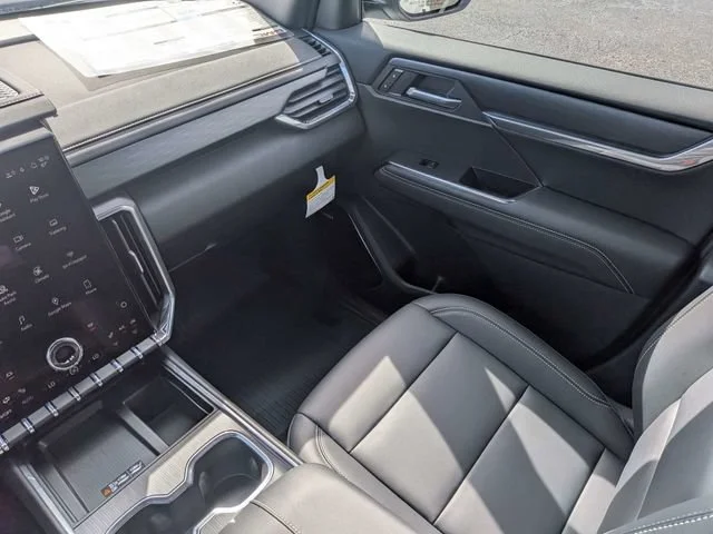 New 2027 Glacier White Tricoat GMC Elevation image 19