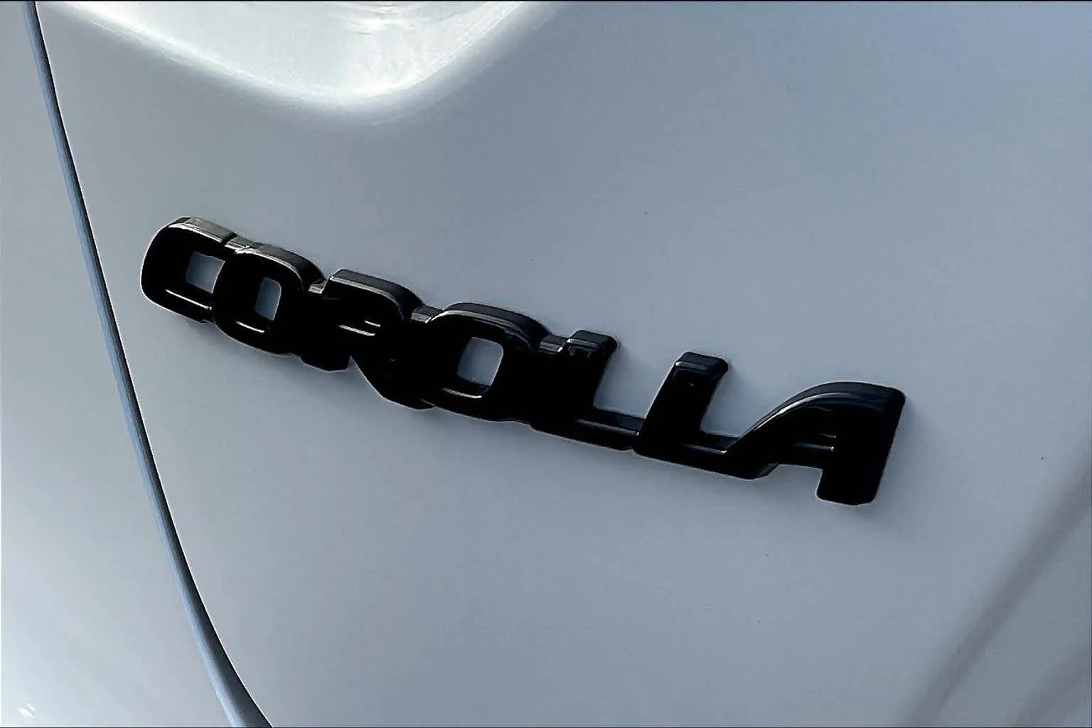 New 2027 Wind Chill Pearl Toyota LE image 15