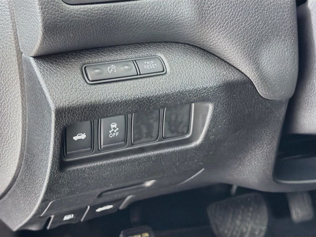 Used 2016 Gun Metallic Nissan 4dr Sedan I4 2.5 SV image 10