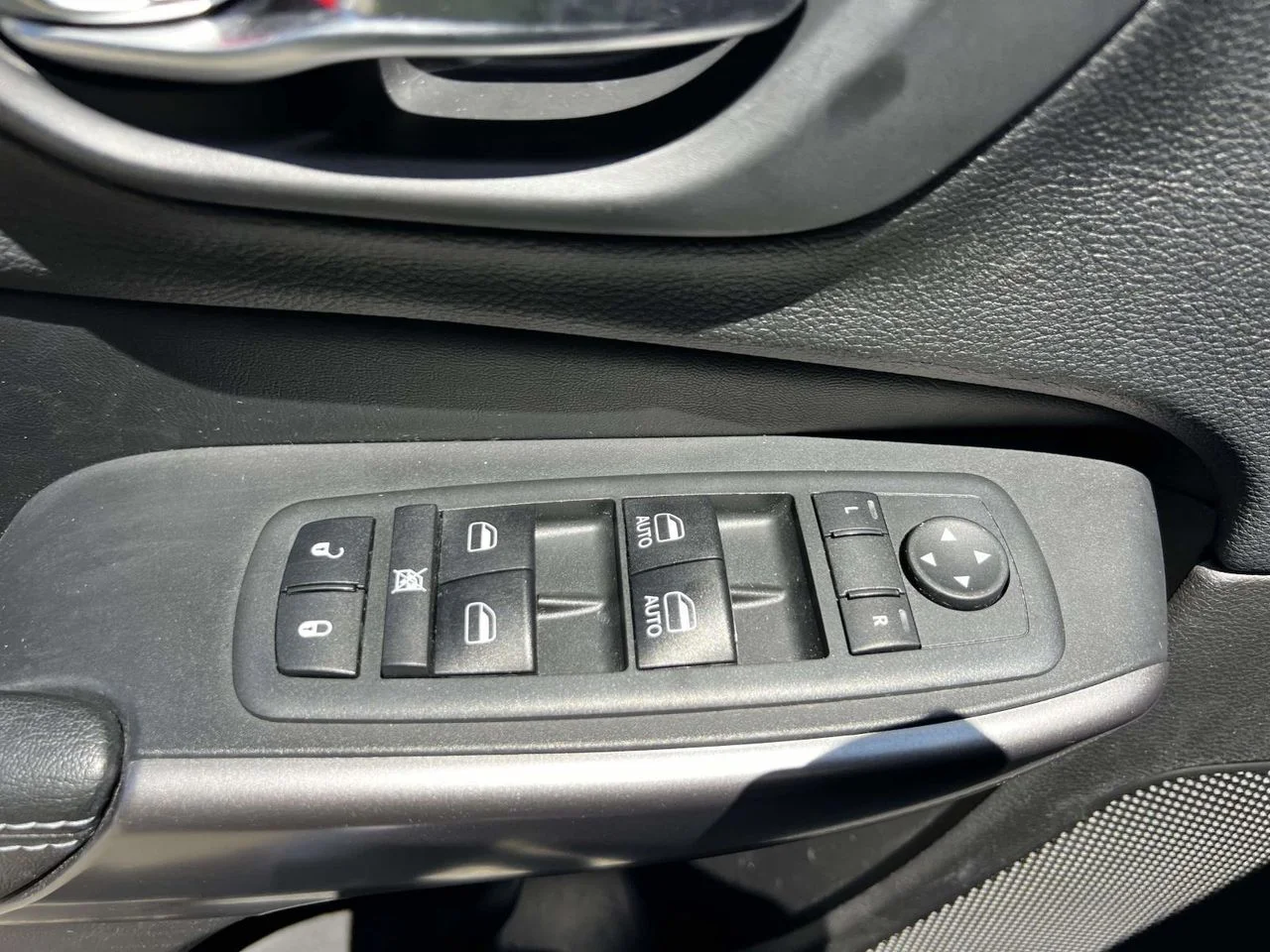Used 2019 Granite Crystal Metallic Clearcoat Jeep Latitude Plus 4x4 image 24
