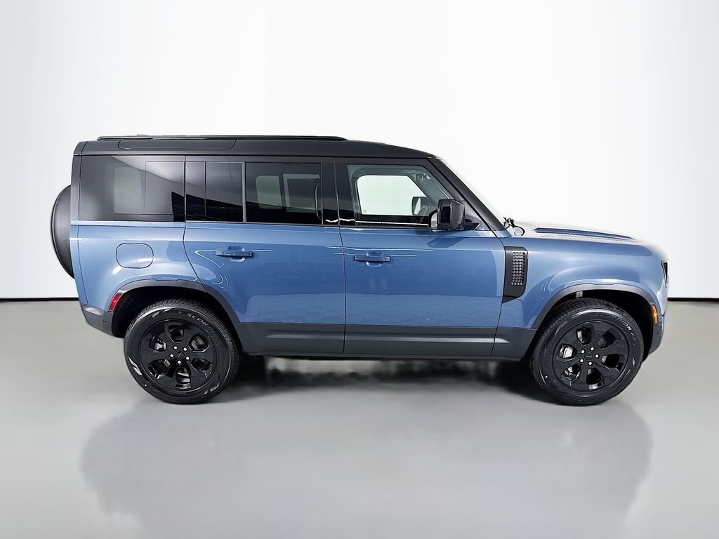 New 2026 Tasman Blue Land Rover S image 8