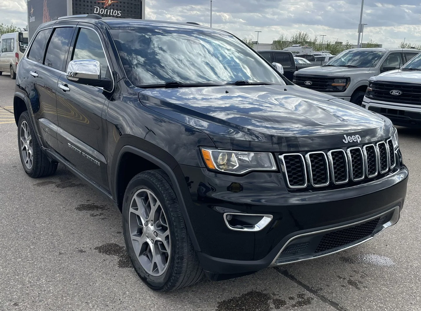 Used 2022 Diamond Black Crystal Pearlcoat Jeep LIMITED **New Arrival** image 7