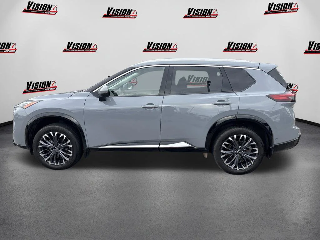 Used 2025 Gray Nissan Platinum image 10