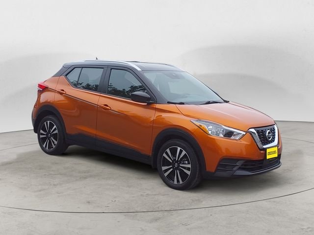 Used 2020 Orange Nissan SV image 7