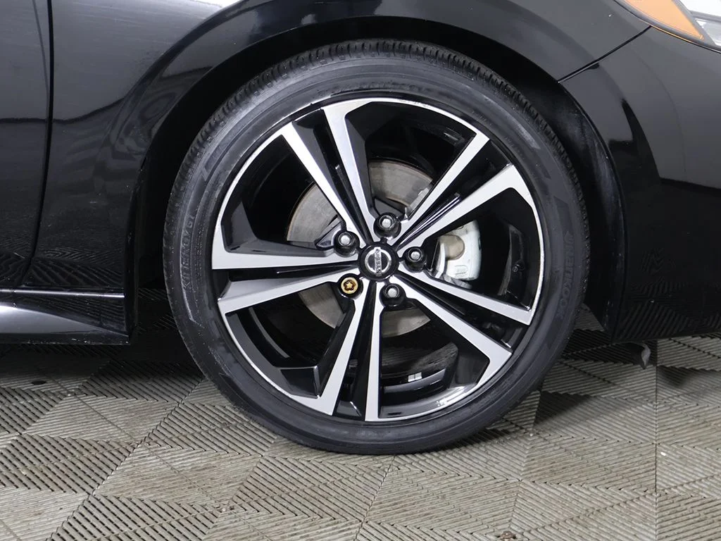 Used 2023 Super Black Nissan SR image 18