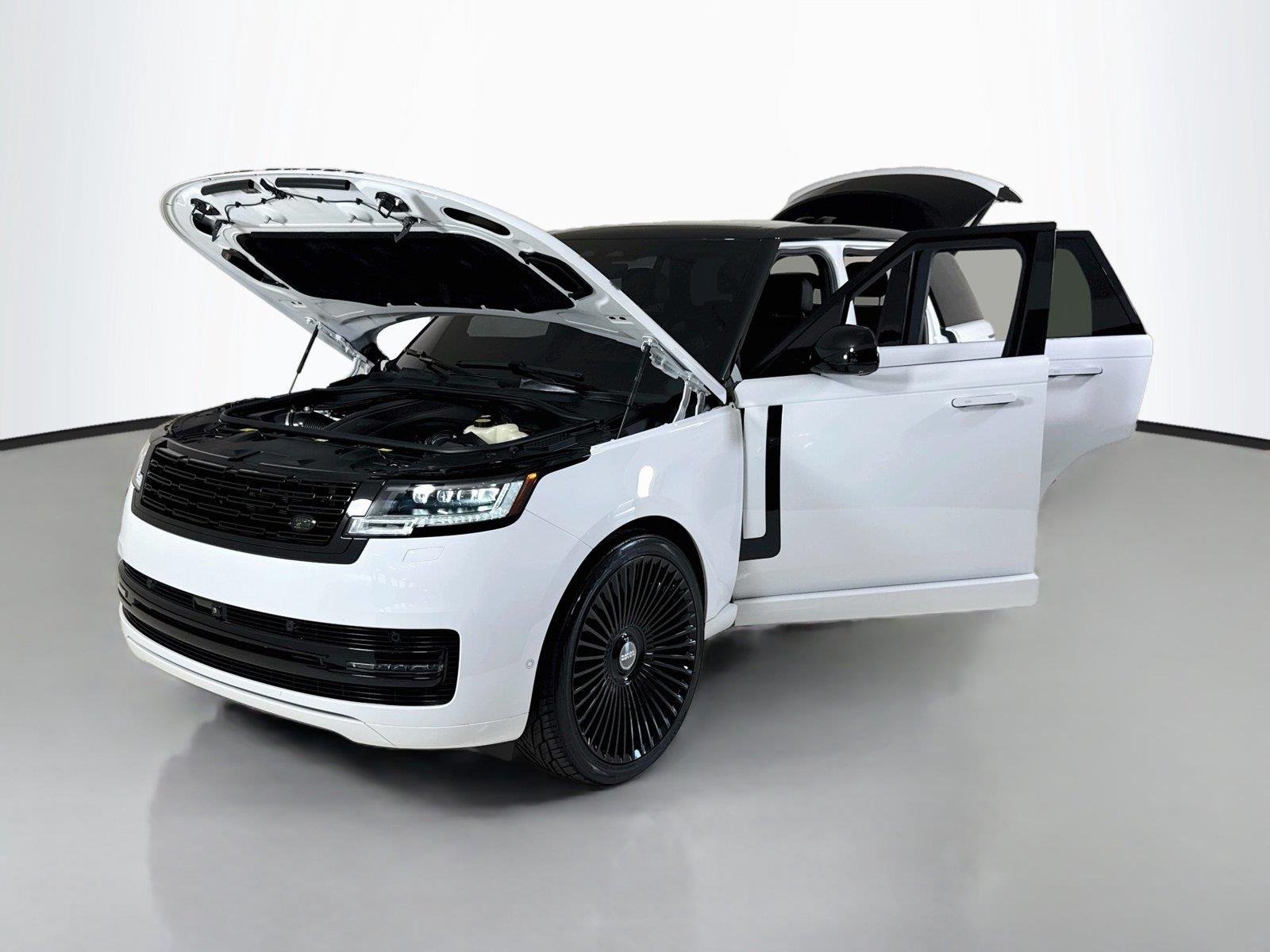 Used 2025 Fuji White Land Rover SE | 24
