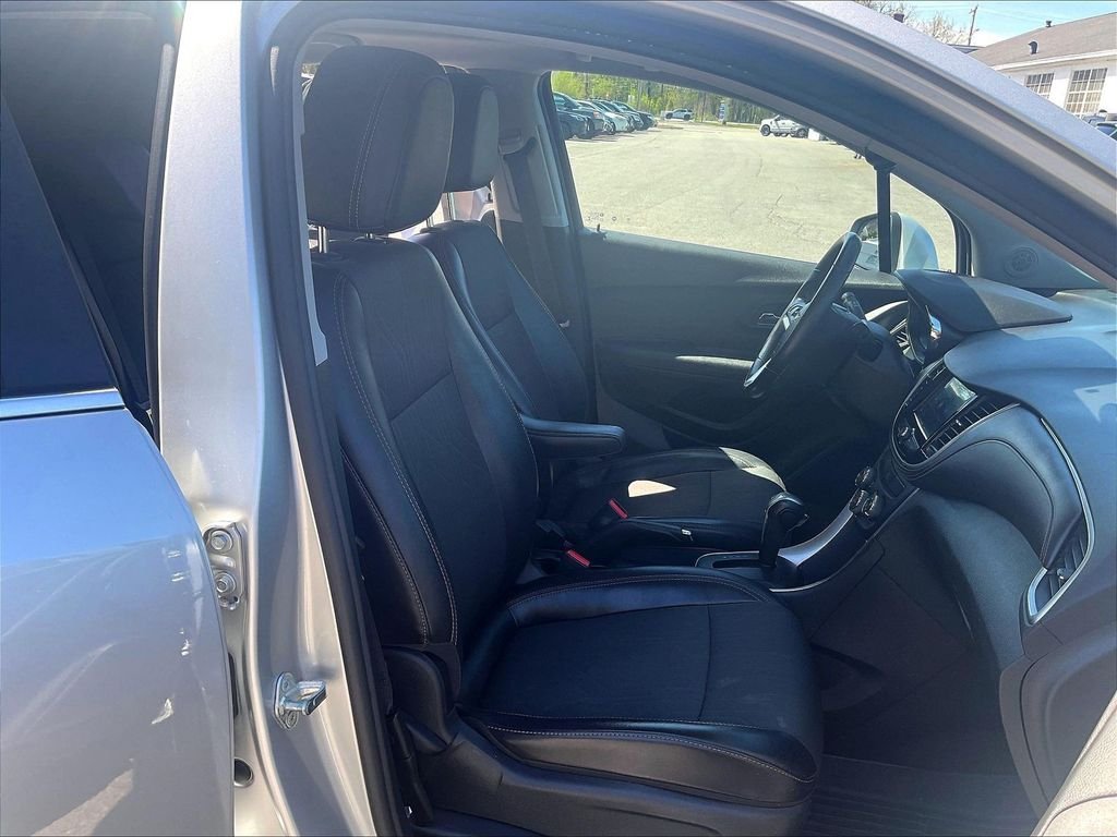 Used 2018 Silver Chevrolet LT image 11