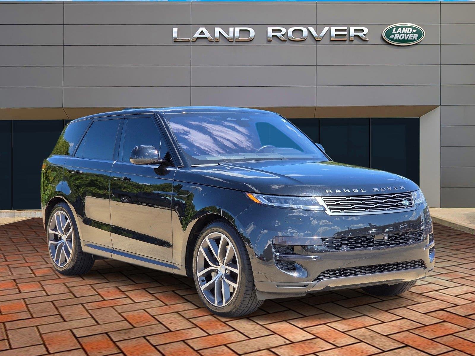 Used 2023 Santorini Black Metallic Land Rover SE image 3
