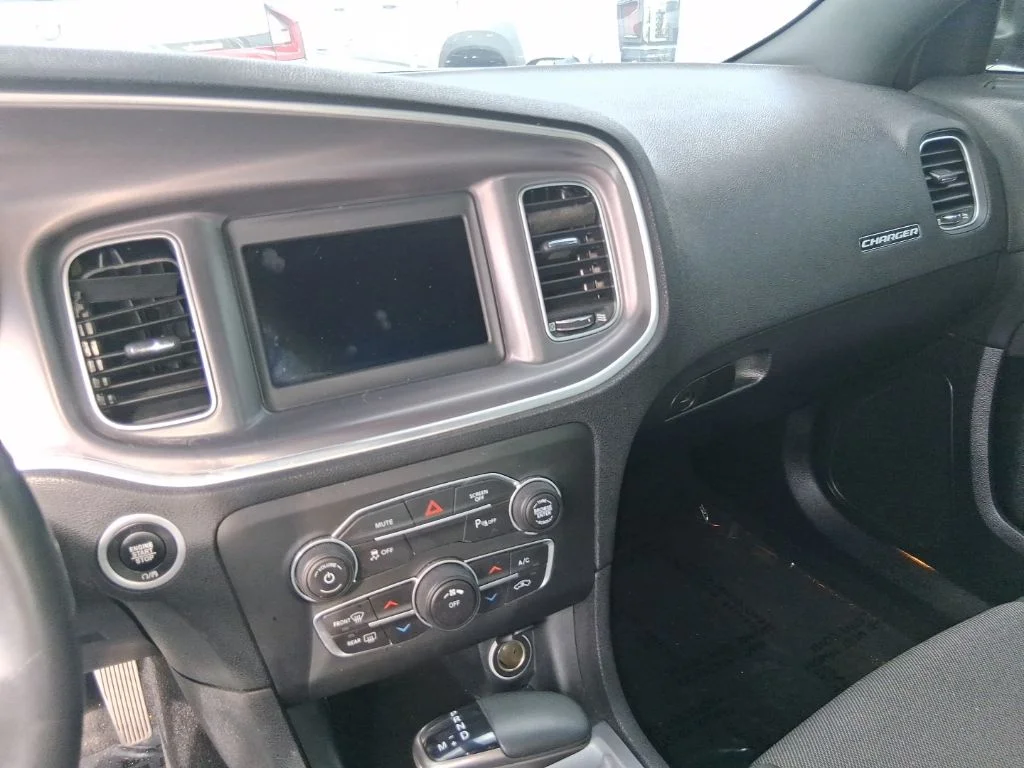 Used 2019 Gray Dodge SXT image 8