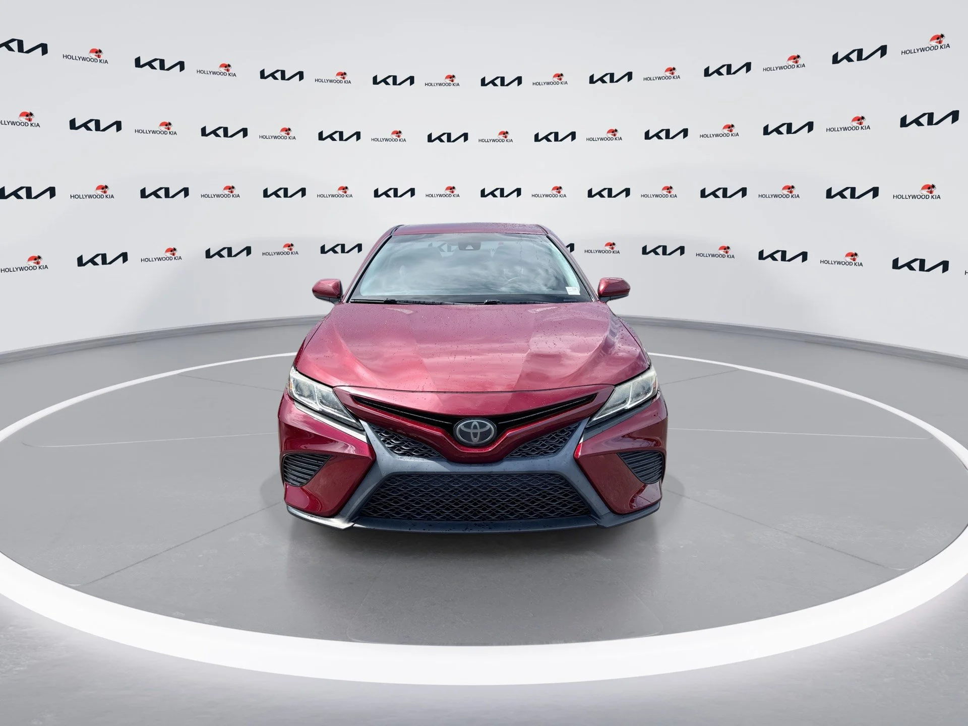 Used 2018 Pearl Toyota SE image 3