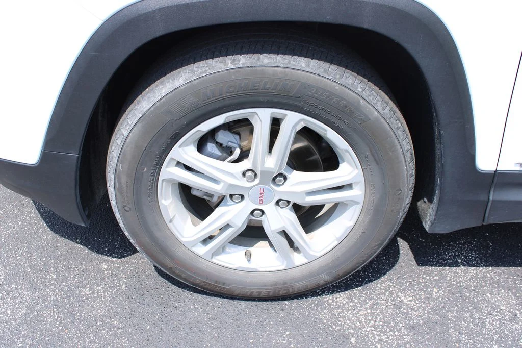 Used 2024 Summit White GMC SLE image 5
