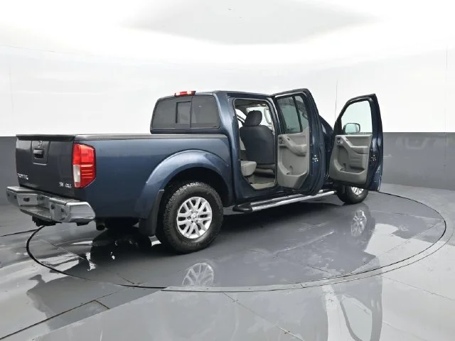 Used 2017 Arctic Blue Metallic Nissan SV image 28