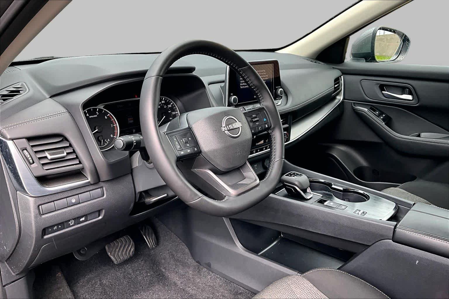 Used 2025 Gun Metallic Nissan SV image 18