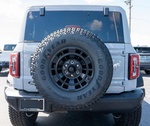 New 2026 Avalanche Gray Ford Badlands® image 7