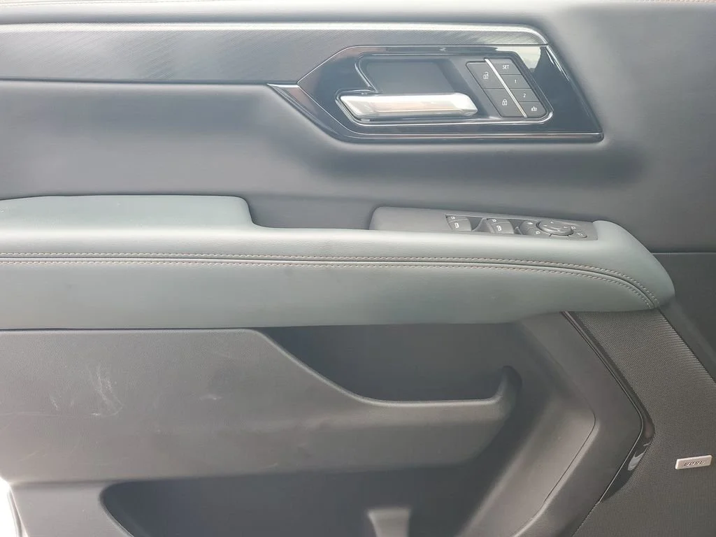 Used 2025 Sterling Metallic GMC AT4 image 20