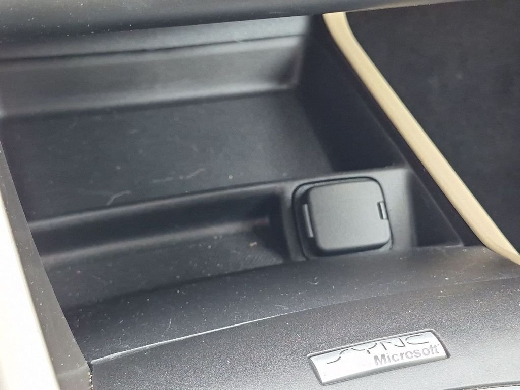 Used 2013 Red Ford SE image 18