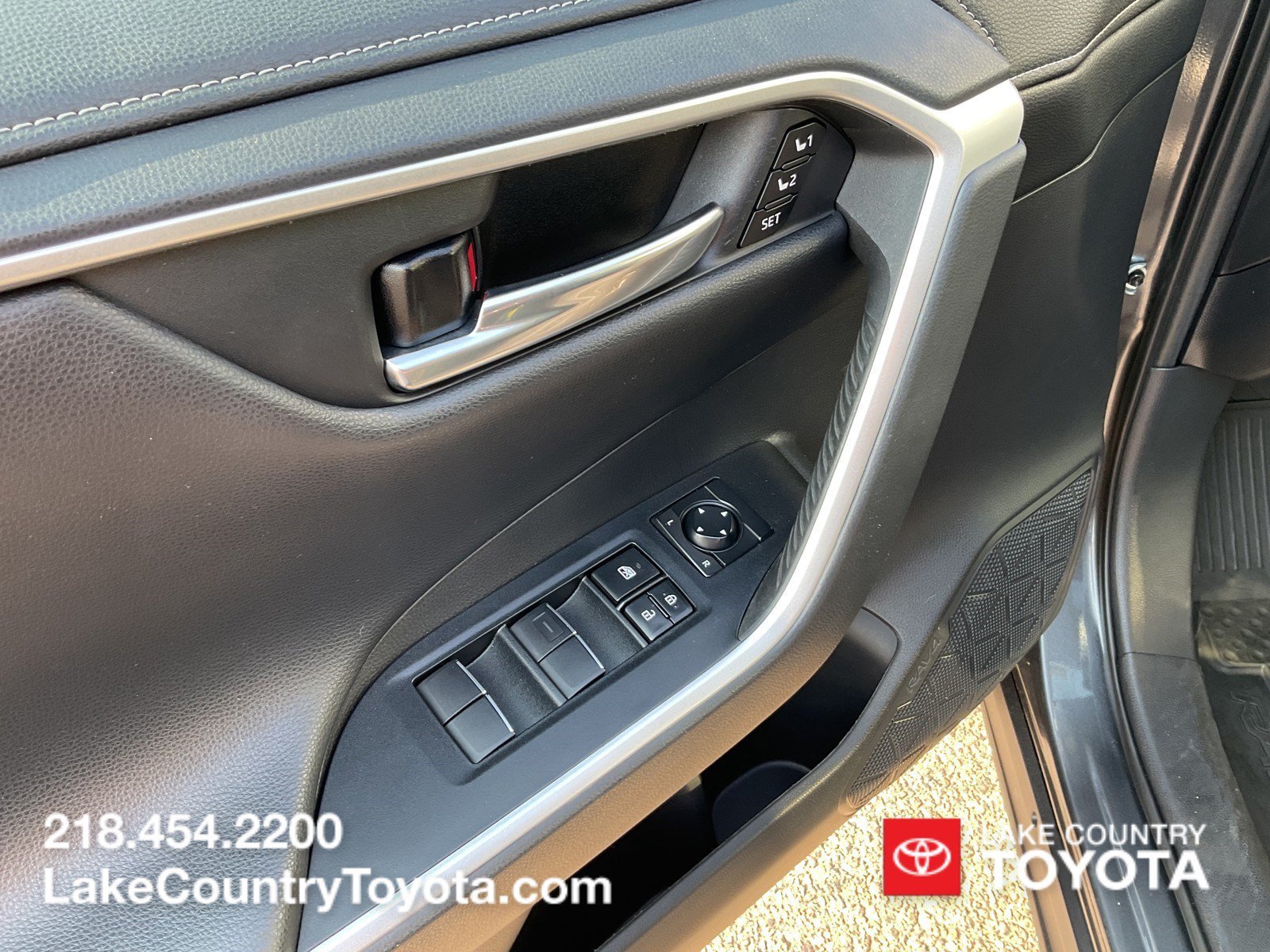2021 Toyota RAV4 Limited - Photo 24