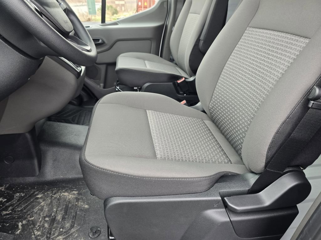 New 2026 Oxford White Ford Base image 30