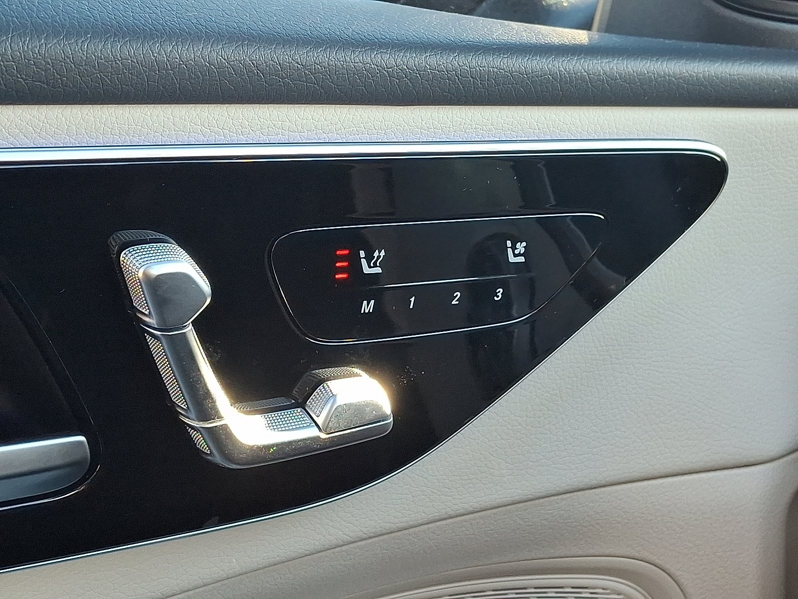 2025 Mercedes-Benz C-Class Sedan C 300 - Photo 25