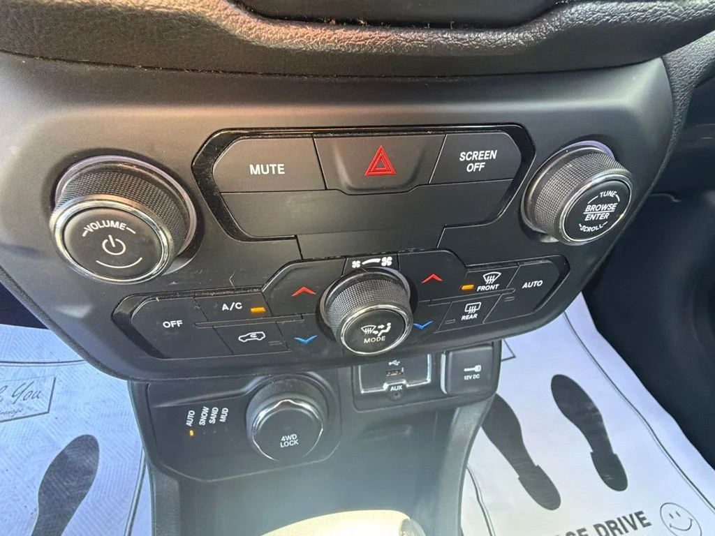 Used 2018 Silver Jeep Limited image 24