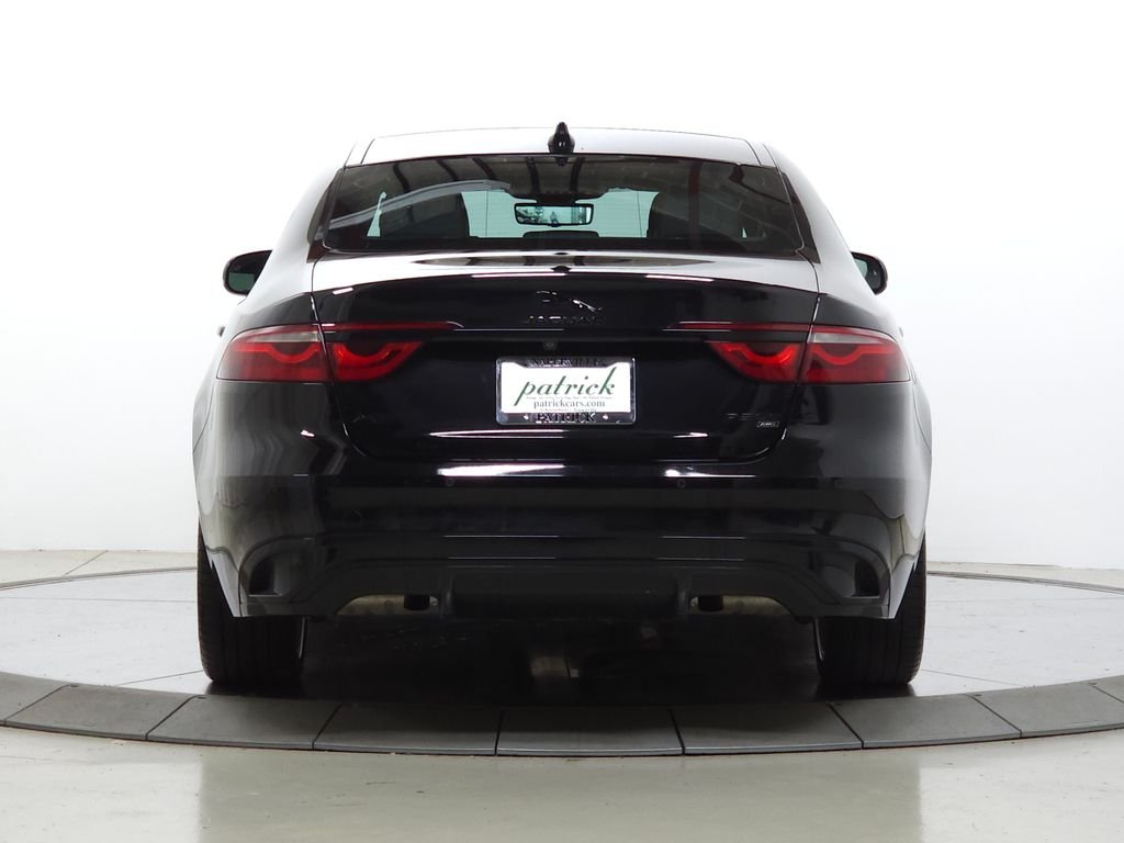 Used 2022  Jaguar R-Dynamic SE image 5
