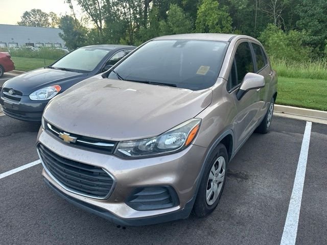 Used 2018 Chevrolet Trax LS with VIN 3GNCJKSB4JL264161 for sale in Southaven, MS