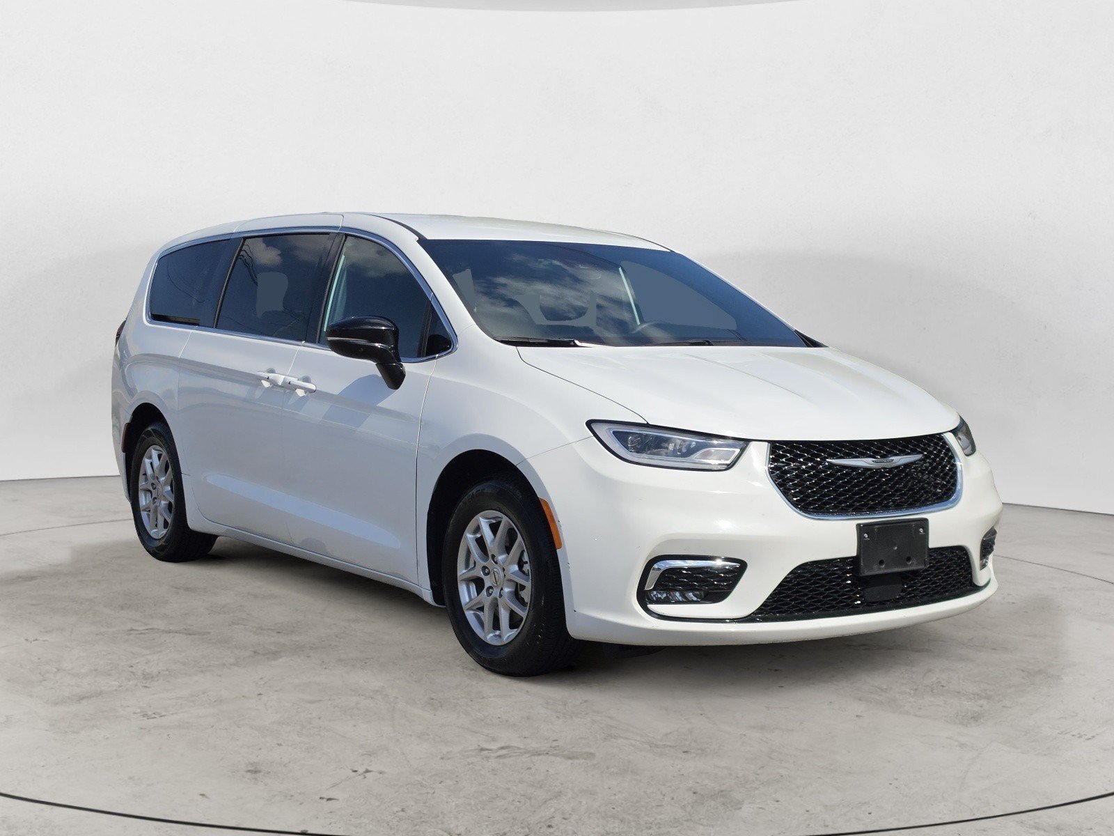 Used 2025 Bright White Clearcoat Chrysler Select image 2