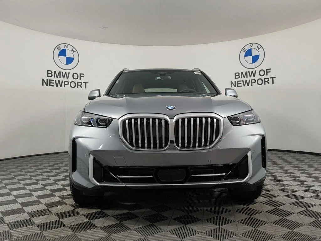 New 2026 Skyscraper Grey Metallic BMW xDrive40i image 4
