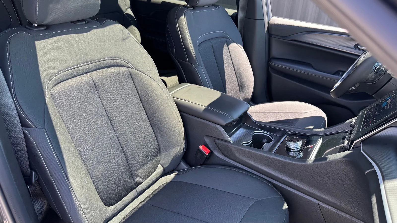New 2026 Baltic Gray Metallic Clear-Coat Exterior Paint Jeep Laredo X image 34