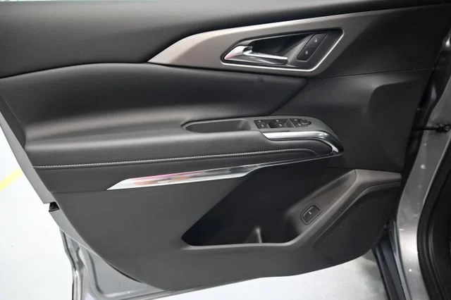 New 2027 Sterling Gray Metallic Chevrolet LT image 26