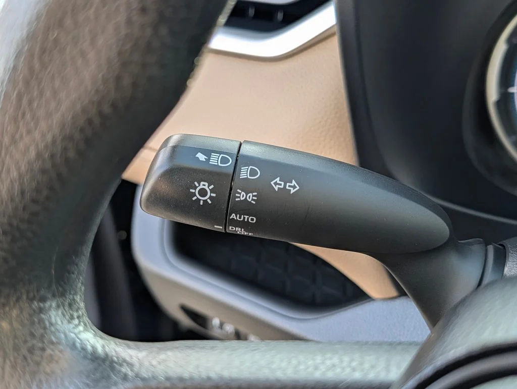 2025 Toyota RAV4 XLE - Photo 31