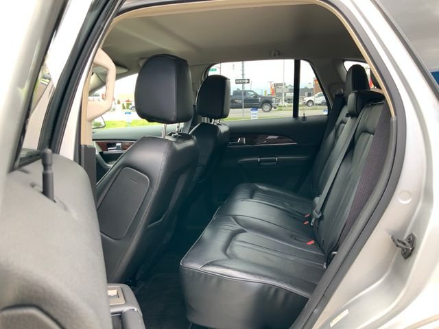 Used 2014 Silver Lincoln Base image 19