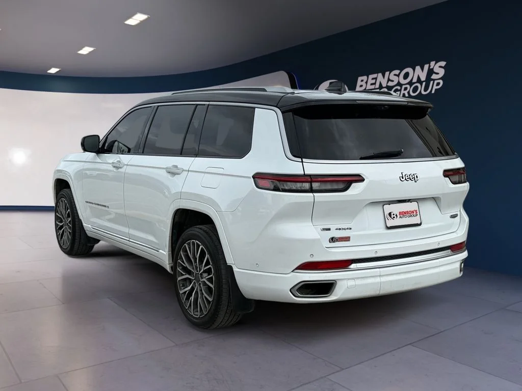 Used 2022 White Jeep Summit image 3