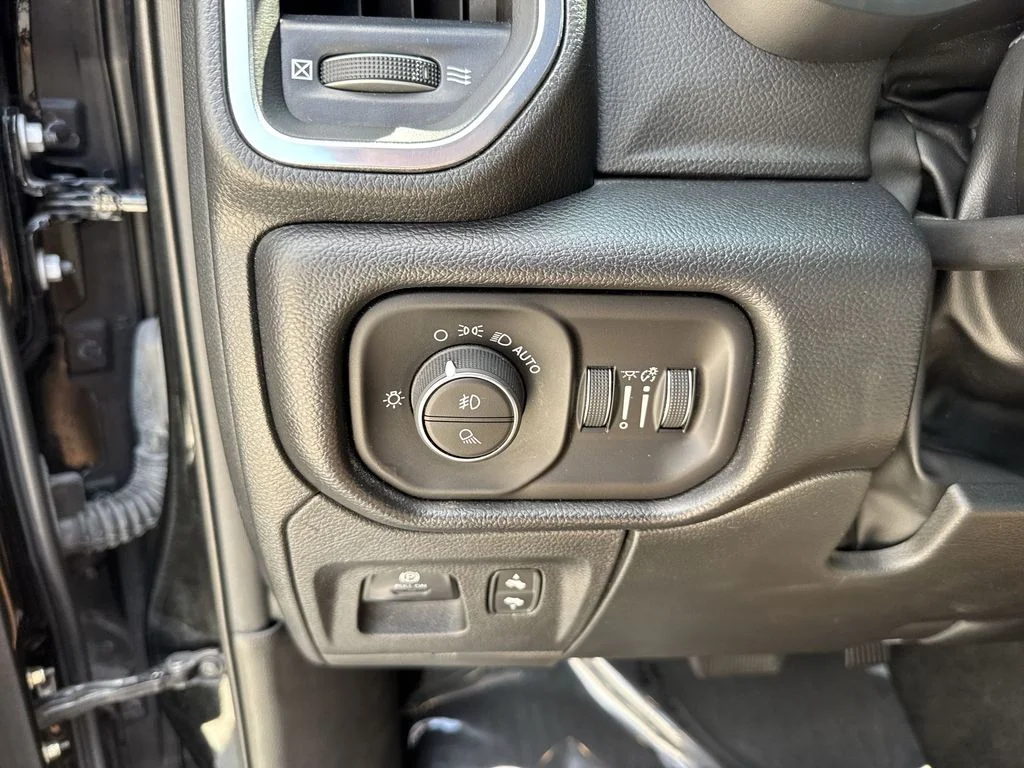 Used 2022 Diamond Black Ram Laramie image 57