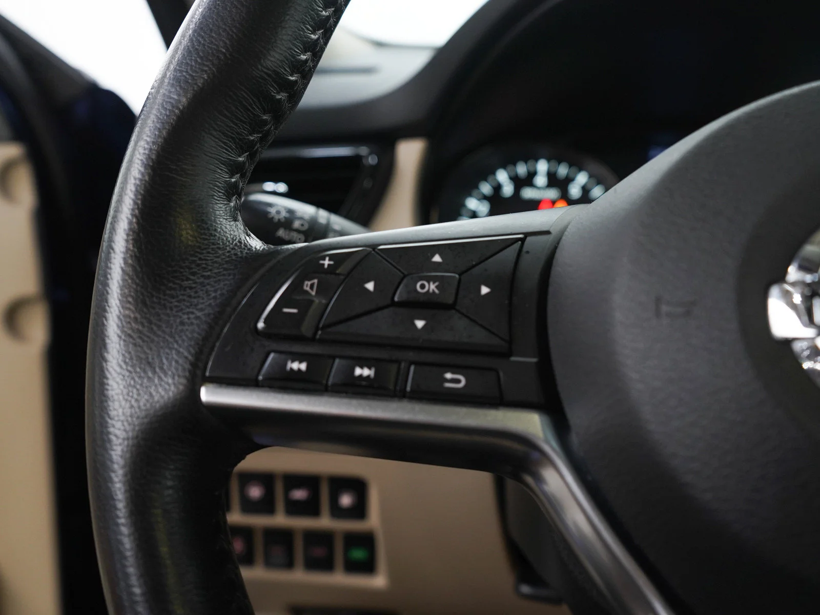 Used 2019 Caspian Blue Metallic Nissan SV image 27