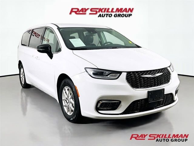2024 Chrysler Pacifica Touring L's photo