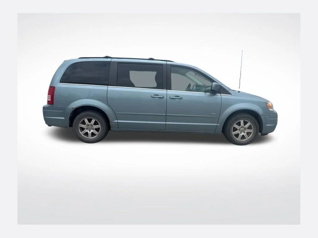 2008 Chrysler Town & Country Touring's photo