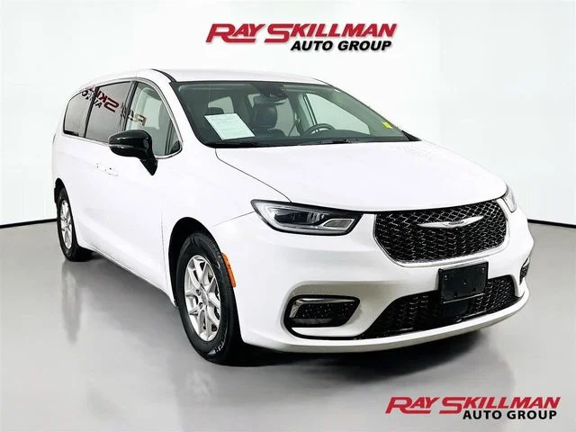 Used 2024 White Chrysler Touring L image 1