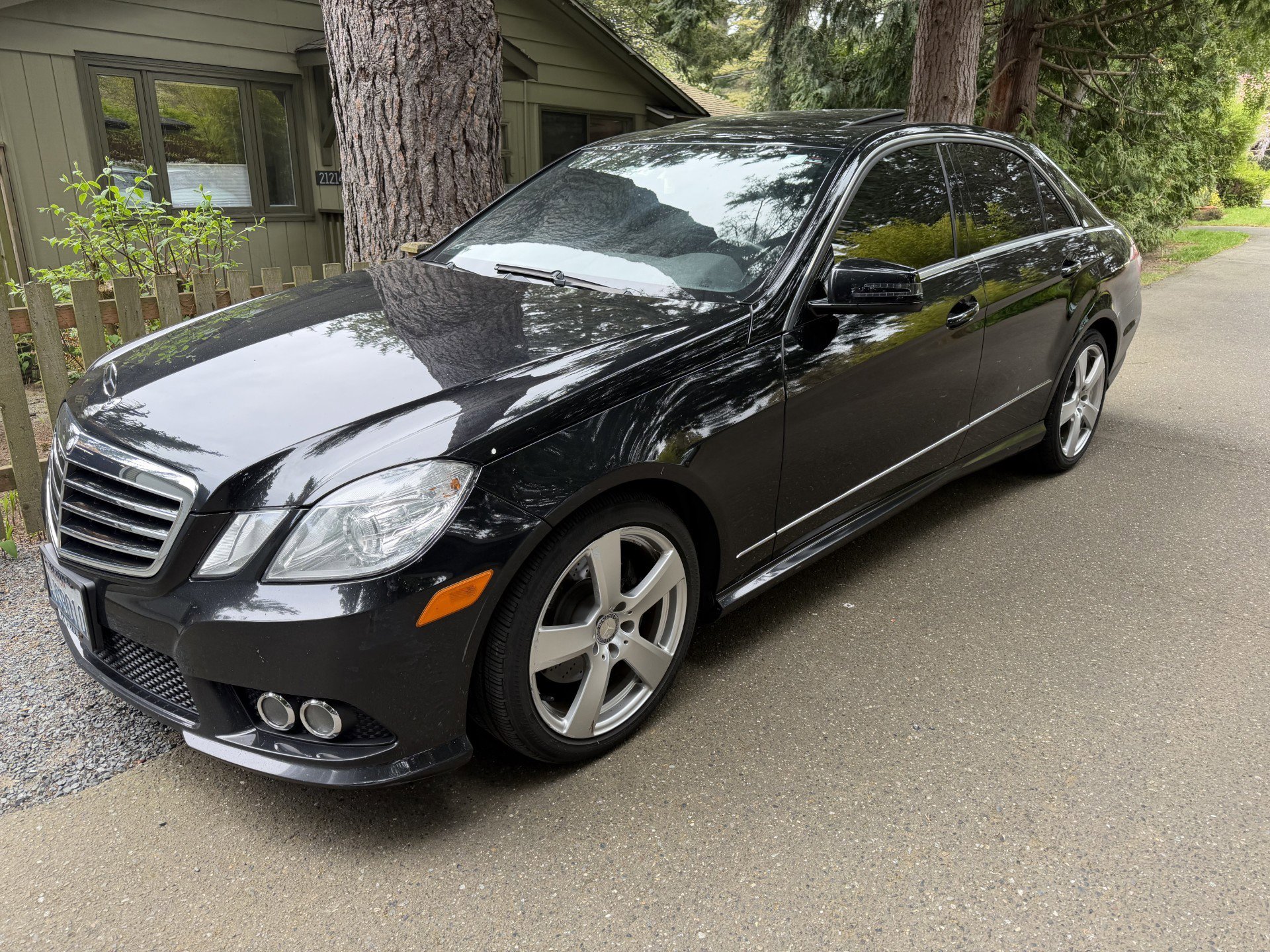 2010 Mercedes-Benz E-Class E350 Luxury 4MATIC's photo