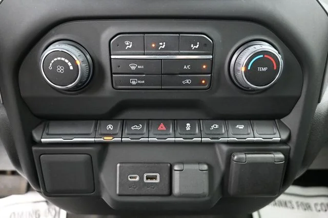 Used 2022 White Chevrolet Custom image 27