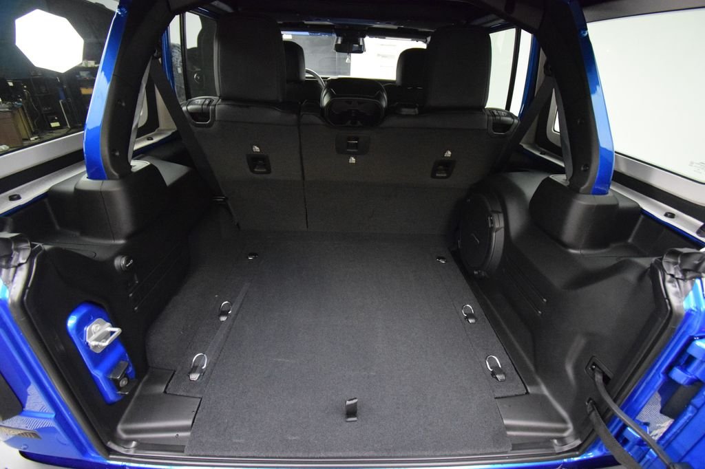 New 2026 Hydro Blue Pearlcoat Jeep Rubicon X image 36