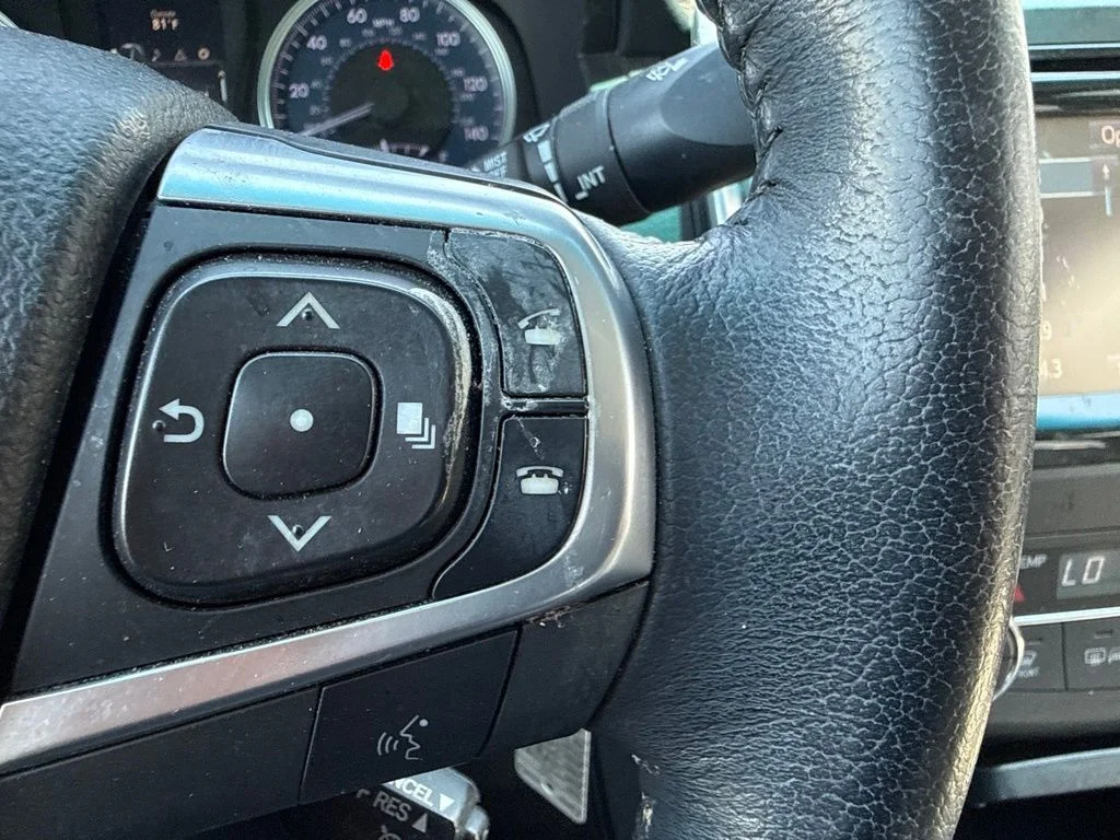 Used 2016 White Toyota XLE image 21