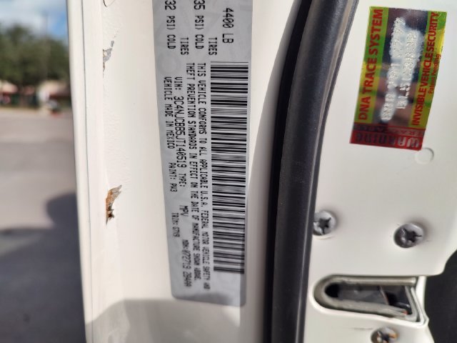 Used 2018 White Jeep Latitude image 32