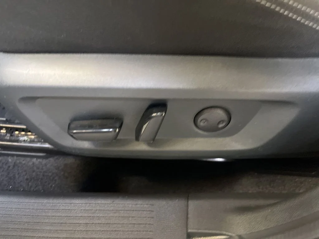 Used 2025 Silver Nissan SV image 34
