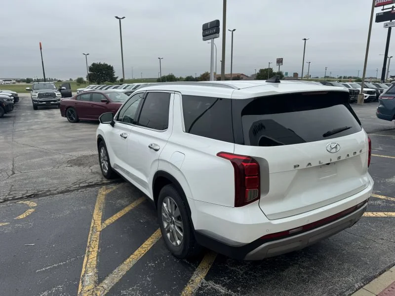 Used 2024 Hyper White Hyundai SEL image 3