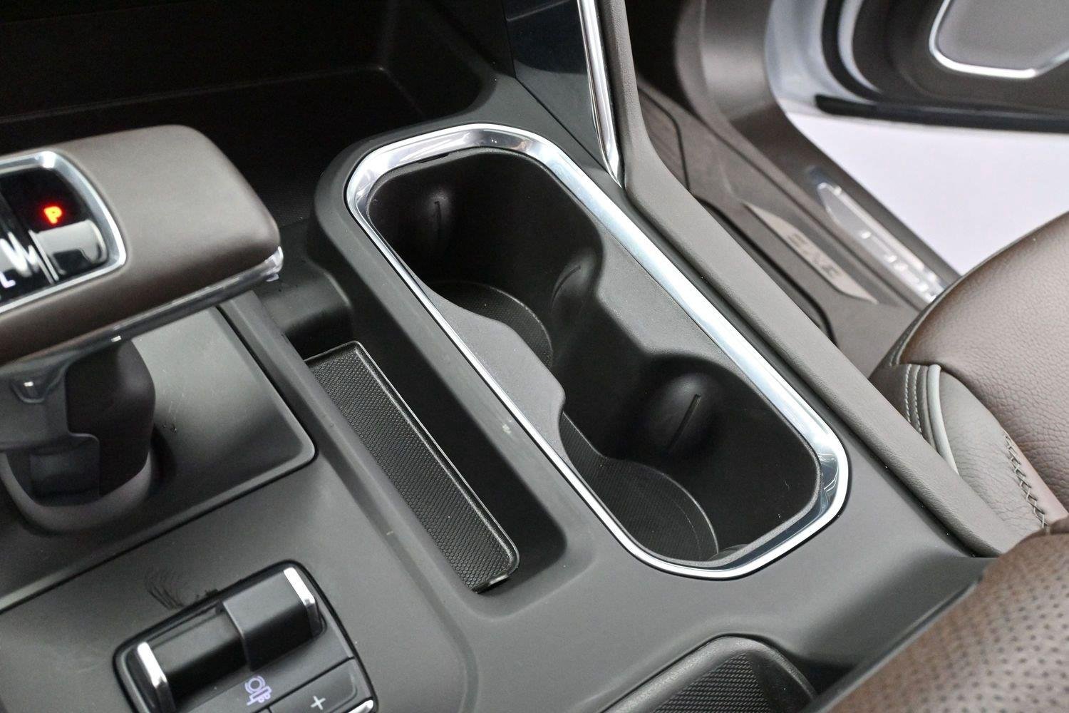 Used 2024 White Frost Tricoat GMC Denali image 21