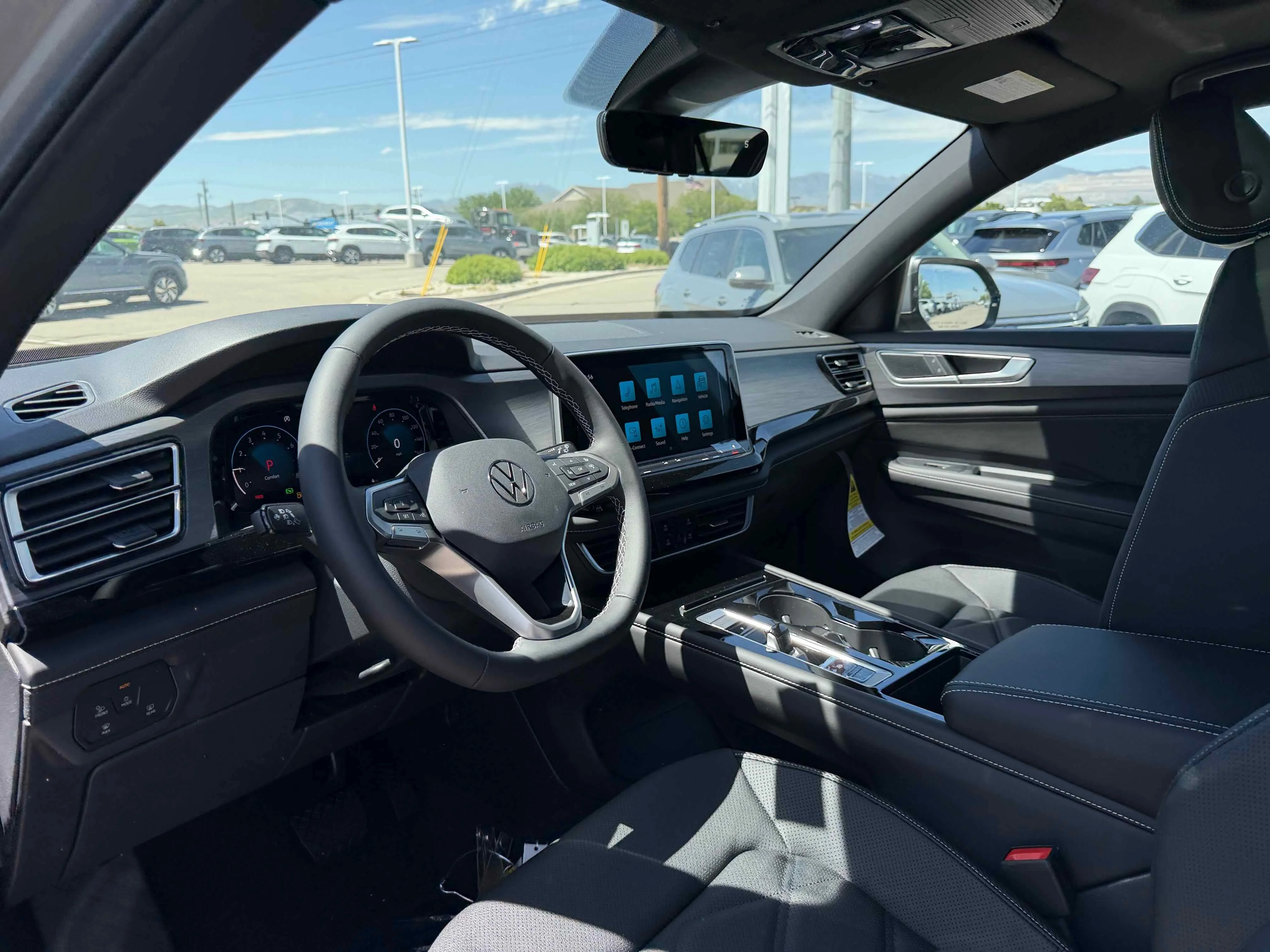New 2026 Silver Mist Volkswagen 2.0T SE w/Technology image 12