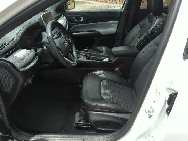 Certified Used 2025 White Jeep Latitude image 16