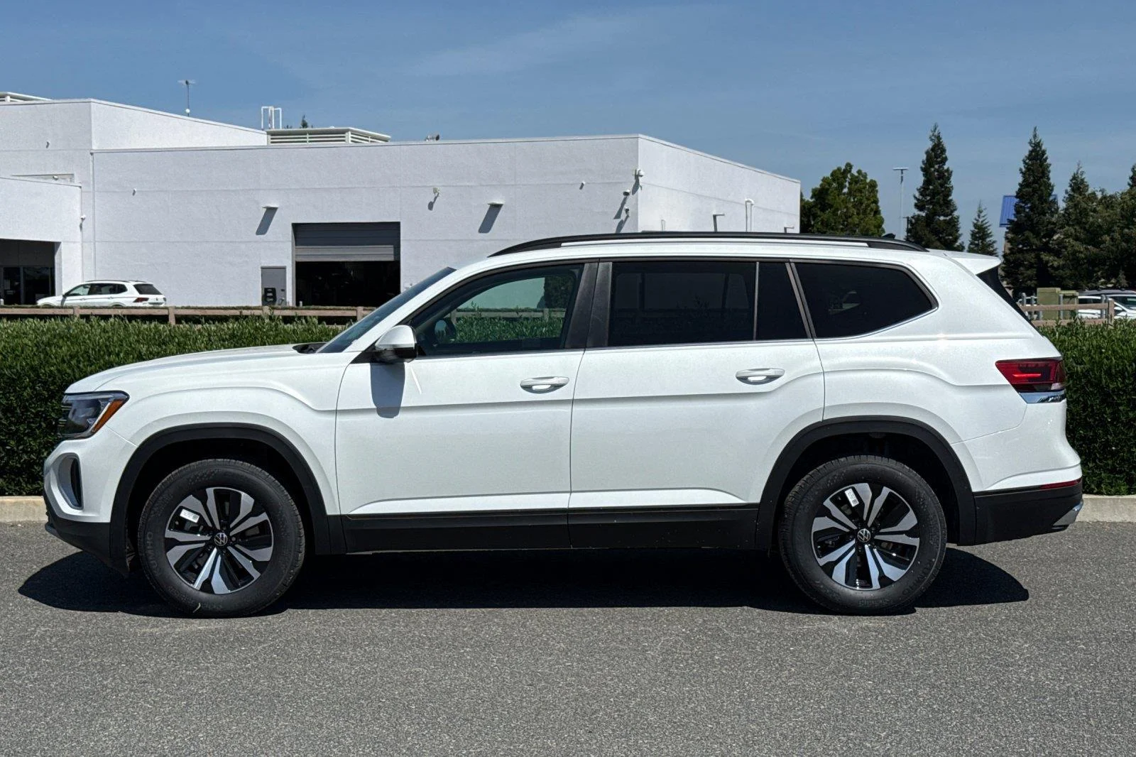 New 2026 Opal White Pearl Volkswagen 2.0T SE image 7